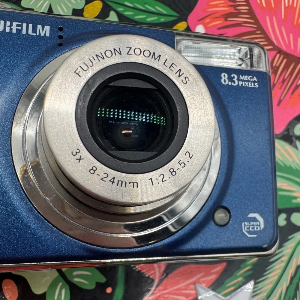 Fujifilm FinePix A805 Blue Digital Camera 8.3MP 3x Optical Zoom Fujinon Lens